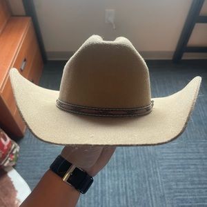 brown cowboy hat